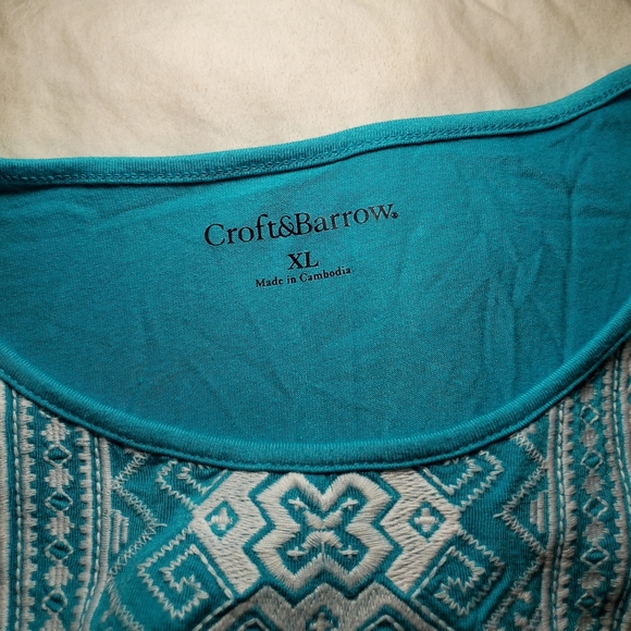 Embroidered Tank - Picture 2 of 3